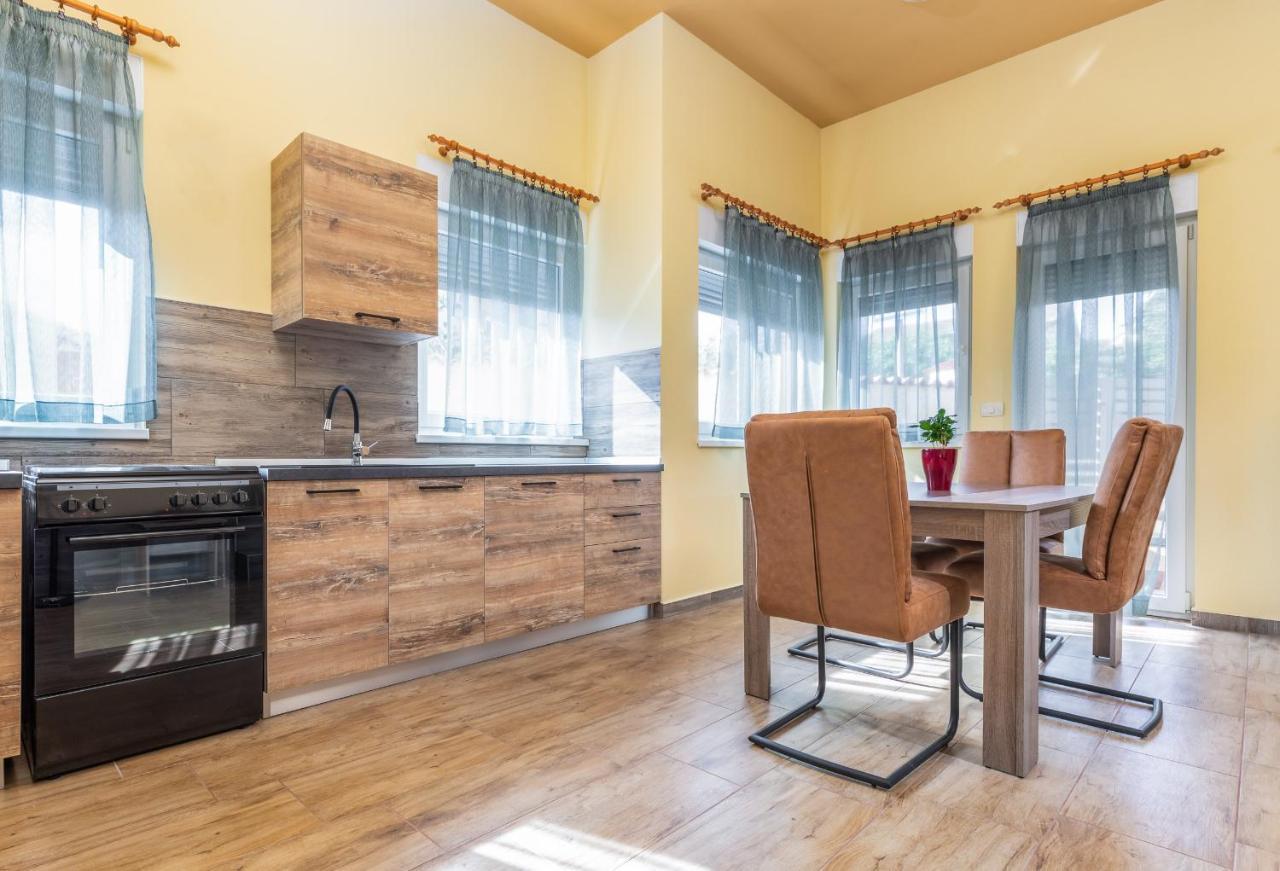 Apartmani Monte Pula Zewnętrze zdjęcie