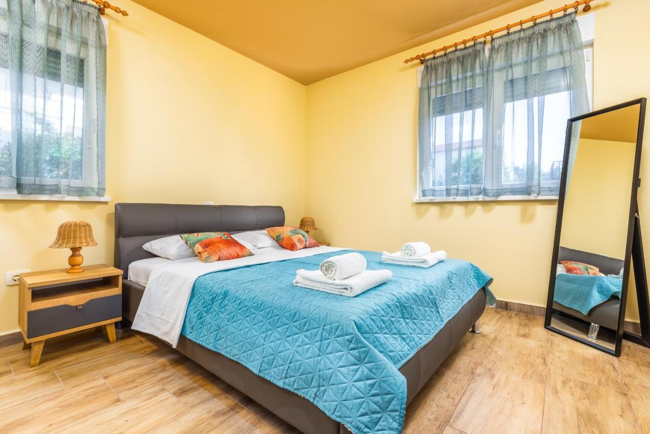 Apartmani Monte Pula Zewnętrze zdjęcie