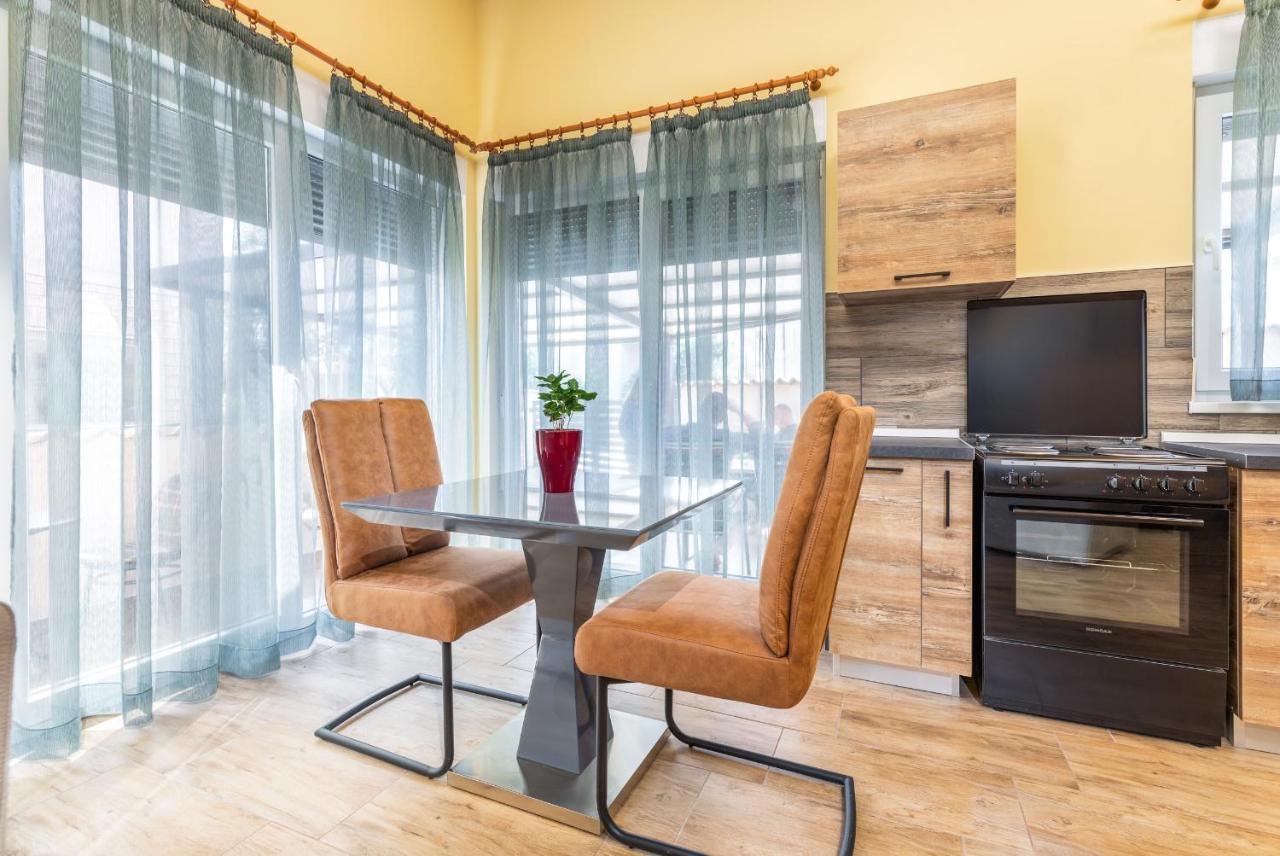 Apartmani Monte Pula Zewnętrze zdjęcie