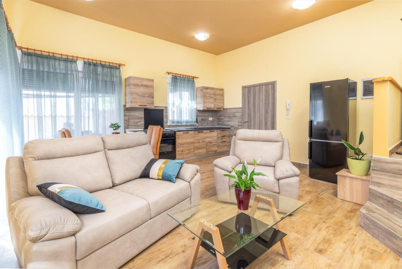 Apartmani Monte Pula Zewnętrze zdjęcie