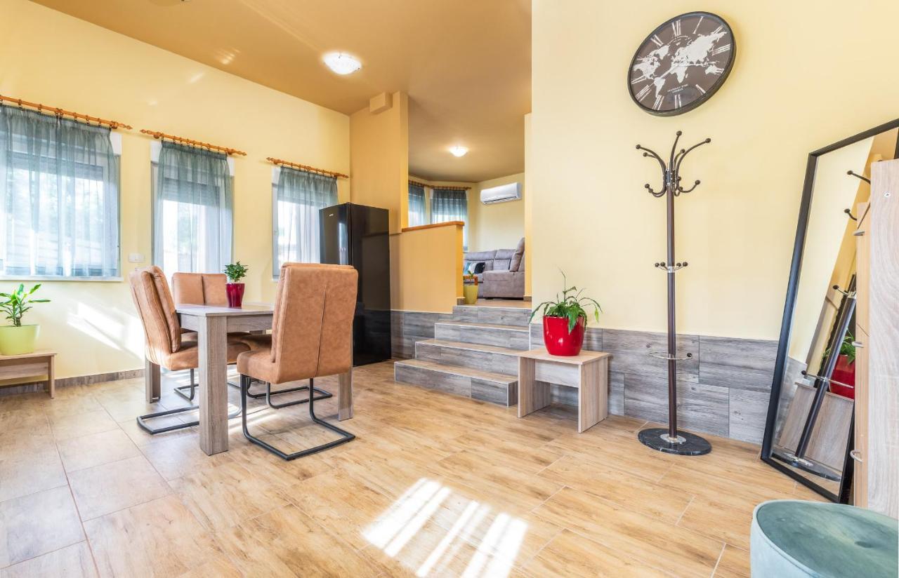 Apartmani Monte Pula Zewnętrze zdjęcie