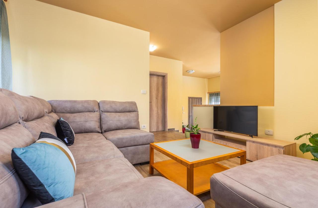 Apartmani Monte Pula Zewnętrze zdjęcie